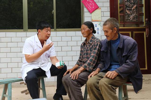 扎根基层二十八载，福泉青春网络科技致敬“健康守门人”黄会民院长